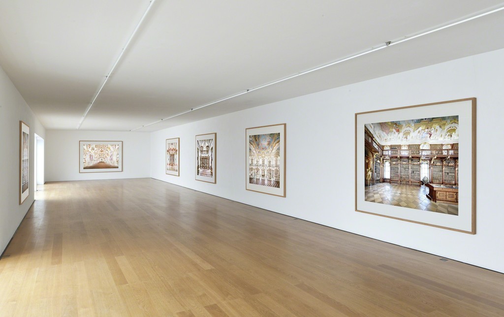 Installation view Candida Höfer at Galerie Rüdiger Schöttle, 2016.
Photo: Wilfried Petzi. Installation view Candida Höfer at Galerie Rüdiger Schöttle, 2016.
Photo: Wilfried Petzi.