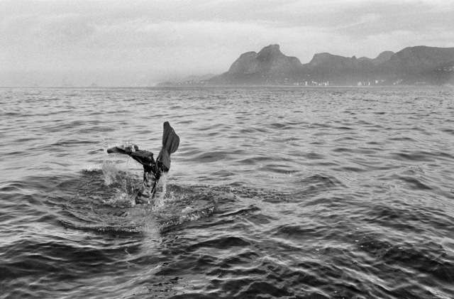 Emmanuelle Bernard, ‘Pés de pato, Baía de Guanabara.’, 2015, samba arte contemporanea