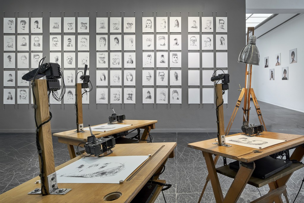 Patrick Tresset, Human Study #1 3RNP, 2011-18
Installation view Frankfurter Kunstverein, 2018, Photo: N. Miguletz, © Frankfurter Kunstverein, Courtesy of the artist Patrick Tresset, Human Study #1 3RNP, 2011-18
Installation view Frankfurter Kunstverein, 2018, Photo: N. Miguletz, © Frankfurter Kunstverein, Courtesy of the artist