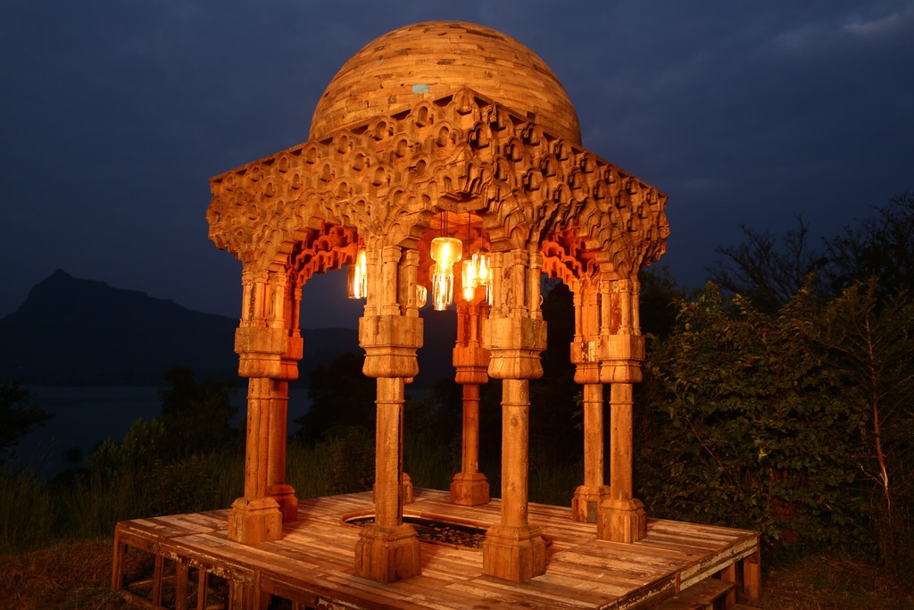 Sudarshan Shetty
A Song, A Story
Sculpture one, A Public Space, 2016
Recycled teak wood, lamps, water
365.8 x 365.8 x 53.3 cm Sudarshan Shetty
A Song, A Story
Sculpture one, A Public Space, 2016
Recycled teak wood, lamps, water
365.8 x 365.8 x 53.3 cm
