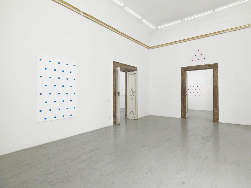 Niele Toroni - partial view of the exhibition - March 2015 - Galleria Alfonso Artiaco, Napoli Niele Toroni - partial view of the exhibition - March 2015 - Galleria Alfonso Artiaco, Napoli