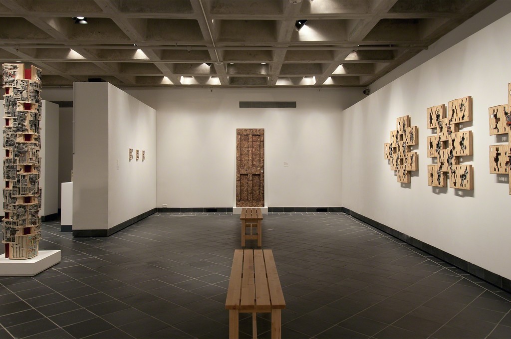Brian Dettmer: Elemental. Cantor Fitzgerald Gallery 2013. Photo: Lisa Boughter Brian Dettmer: Elemental. Cantor Fitzgerald Gallery 2013. Photo: Lisa Boughter