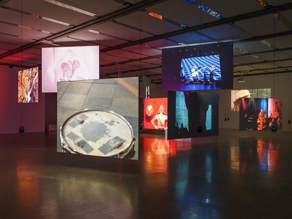 Ausstellungsansicht / Exhibition view
Doppelleben. Bildende Künstler_innen machen Musik, 23. Juni bis 11. November 2018 / Double Lives. Visual Artists Making Music, June 23 to November 11, 2018, mumok Museum moderner Kunst Stiftung Ludwig Wien
Photo: Klaus Pichler © mumok
Ausstellungsansicht / Exhibition view
Doppelleben. Bildende Künstler_innen machen Musik, 23. Juni bis 11. November 2018 / Double Lives. Visual Artists Making Music, June 23 to November 11, 2018, mumok Museum moderner Kunst Stiftung Ludwig Wien
Photo: Klaus Pichler © mumok