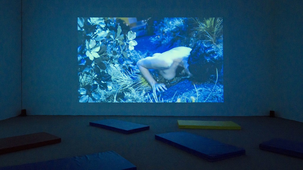 Paul McCarthy, WS, White Snow the Feature, 7 hours 4-channel, 2013, 7:02:49, 4-channel, installation view, M WOODS 2018
© Paul McCarthy
Courtesy the artist and Hauser & Wirth Paul McCarthy, WS, White Snow the Feature, 7 hours 4-channel, 2013, 7:02:49, 4-channel, installation view, M WOODS 2018
© Paul McCarthy
Courtesy the artist and Hauser & Wirth