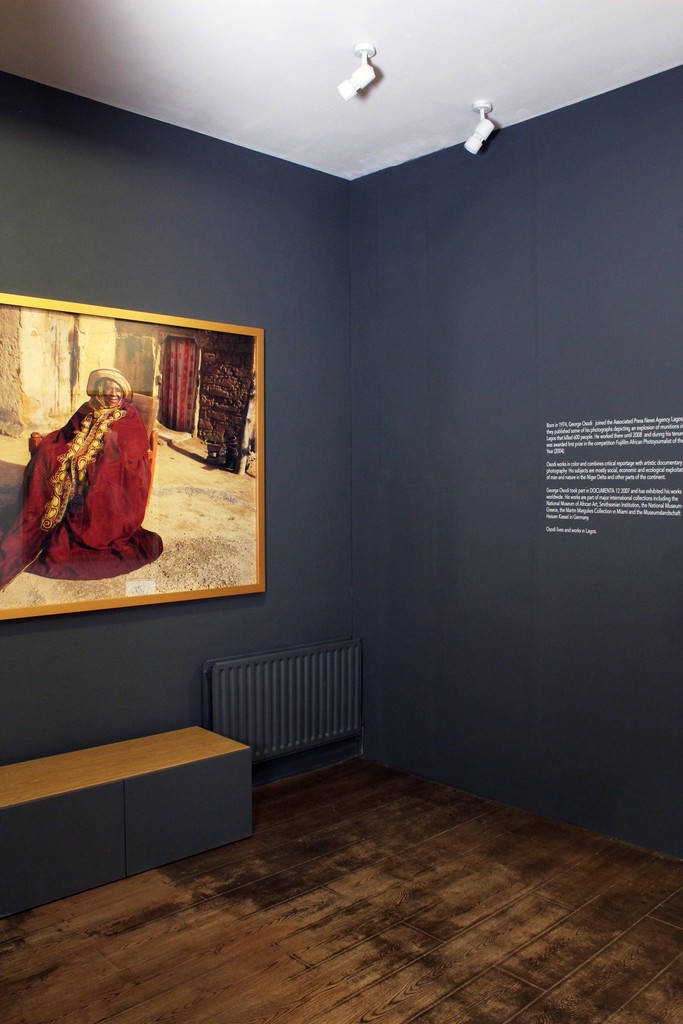 Installation shot - HRH Queen Hajia Hadizatu Ahmedu, Magajiya of Knubwada (2012) by George Osodi at the show George Osodi | Royalty Installation shot - HRH Queen Hajia Hadizatu Ahmedu, Magajiya of Knubwada (2012) by George Osodi at the show George Osodi | Royalty