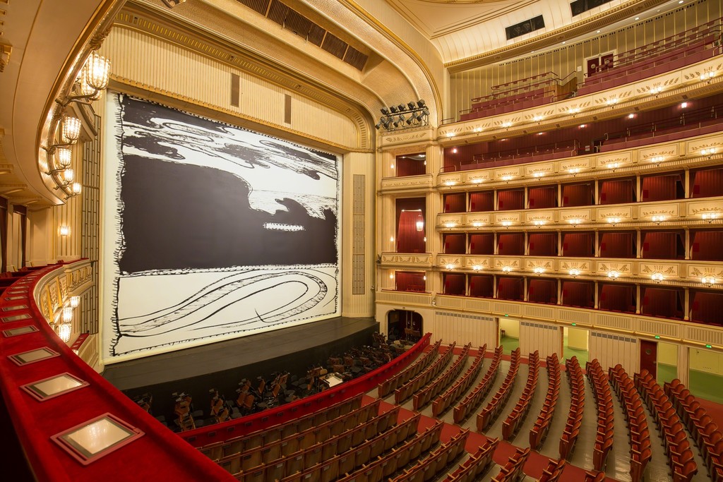 Pierre Alechinsky, Loin d'ici, 2018, Safety Curtain, Vienna State Opera, Copyright: museum in progress (www.mip.at) Pierre Alechinsky, Loin d'ici, 2018, Safety Curtain, Vienna State Opera, Copyright: museum in progress (www.mip.at)