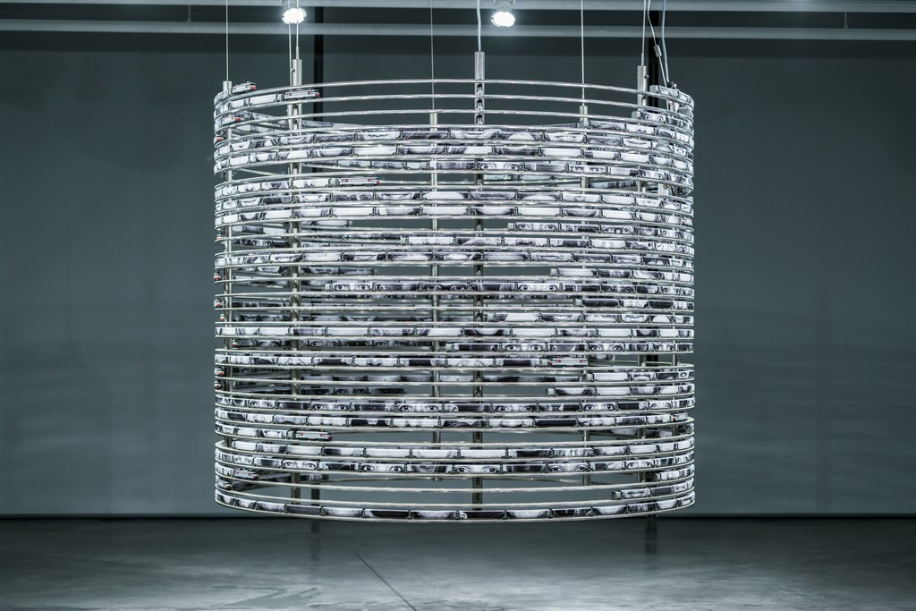 "Mind the Gap", 2017
Electric trains, rails, stainless steel
210 × 250 cm / 8211/16 × 987/16 in
Collection: Château La Coste
© Stéphane Aboudaram | WE ARE CONTENT(S) "Mind the Gap", 2017
Electric trains, rails, stainless steel
210 × 250 cm / 8211/16 × 987/16 in
Collection: Château La Coste
© Stéphane Aboudaram | WE ARE CONTENT(S)