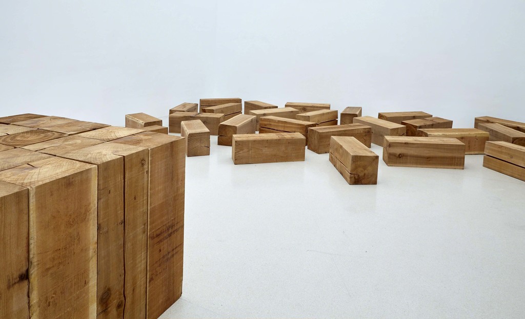 Exhibition view. “Carl Andre. Sculpture as Place, 1958-2010,” 2015. Fotografía: Joaquín Cortés/Román Lores Exhibition view. “Carl Andre. Sculpture as Place, 1958-2010,” 2015. Fotografía: Joaquín Cortés/Román Lores