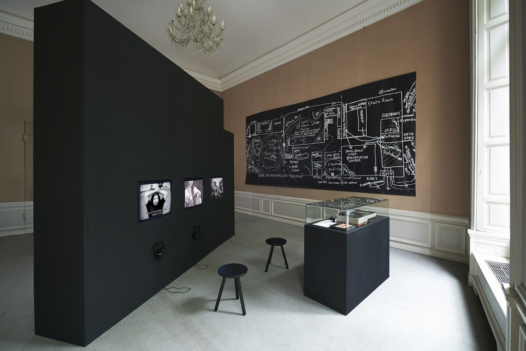 Installation view, 2018: Ira Schneider, Frank Gillette, Media Overload, 1969, 28:45 min., Ira Schneider, TV as a Creative Medium, 1969, 14:10 min., The Raindance Foundation, Meeting at NYSCA, 1970, 23:08 min., Floor plan Center for Decentralized Television, 1970, Sony Portapak, video cases, Raindance documents, 1969 - 1972 (from left to right)
Installation view, 2018: Ira Schneider, Frank Gillette, Media Overload, 1969, 28:45 min., Ira Schneider, TV as a Creative Medium, 1969, 14:10 min., The Raindance Foundation, Meeting at NYSCA, 1970, 23:08 min., Floor plan Center for Decentralized Television, 1970, Sony Portapak, video cases, Raindance documents, 1969 - 1972 (from left to right)