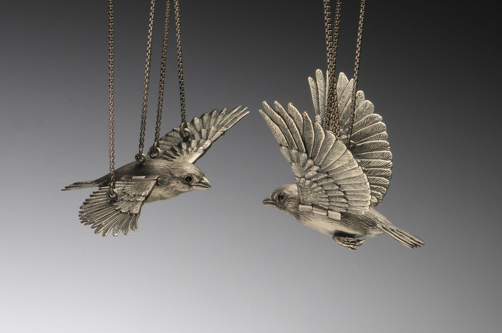 Yuri Tozuka, "Bird," 2017, necklace, sterling silver, fine silver, coral, onyx, 11"x 4 1/2"x 3/4", Photo: Dean Powell
Yuri Tozuka, "Bird," 2017, necklace, sterling silver, fine silver, coral, onyx, 11"x 4 1/2"x 3/4", Photo: Dean Powell