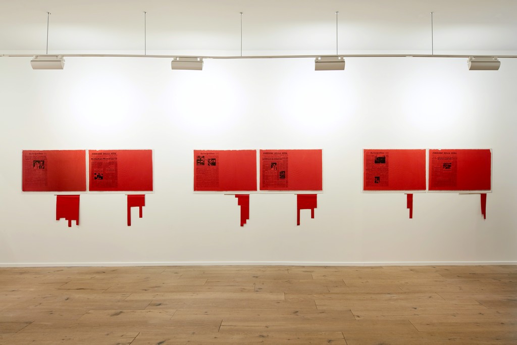 Antonio Dias: Ta Tze Bao -- exhibition view, Galeria Nara Roeslet | New York, 2019 -- photo © Pierce Harrison -- courtesy of the artist and Galeria Nara Roesler Antonio Dias: Ta Tze Bao -- exhibition view, Galeria Nara Roeslet | New York, 2019 -- photo © Pierce Harrison -- courtesy of the artist and Galeria Nara Roesler
