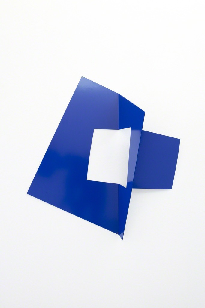 Ursula Sax, 'Ausgang', 2016, ca. 112 x 101 x 43,5 cm, aluminium, powder-coated, edition of 3;
photo: Lukas Heibges Ursula Sax, 'Ausgang', 2016, ca. 112 x 101 x 43,5 cm, aluminium, powder-coated, edition of 3;
photo: Lukas Heibges