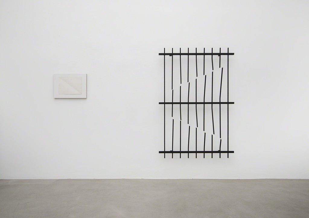 Installation shot, Vanessa Henn and Sven Braun, 2016, Galerie Michael Sturm. (left: Sven Braun, right: Vanessa Henn). Foto: Frank Kleinbach. Installation shot, Vanessa Henn and Sven Braun, 2016, Galerie Michael Sturm. (left: Sven Braun, right: Vanessa Henn). Foto: Frank Kleinbach.
