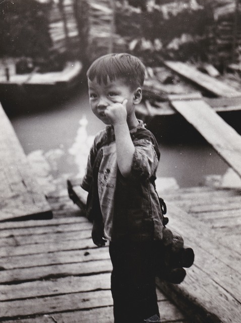 Agnès Varda | Canton (Chine), enfant sur les planches au village ...