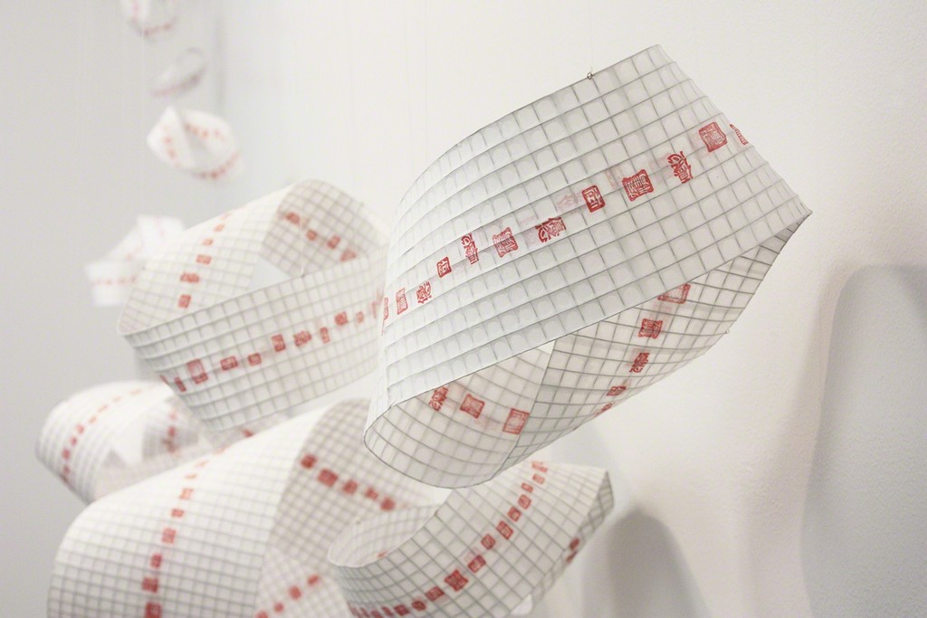 Nishiki Sugawara-Beda - Kotodama Converse, installation shot, rice paper, calligraphy Chinese ink, mesh wire, fishing line Nishiki Sugawara-Beda - Kotodama Converse, installation shot, rice paper, calligraphy Chinese ink, mesh wire, fishing line