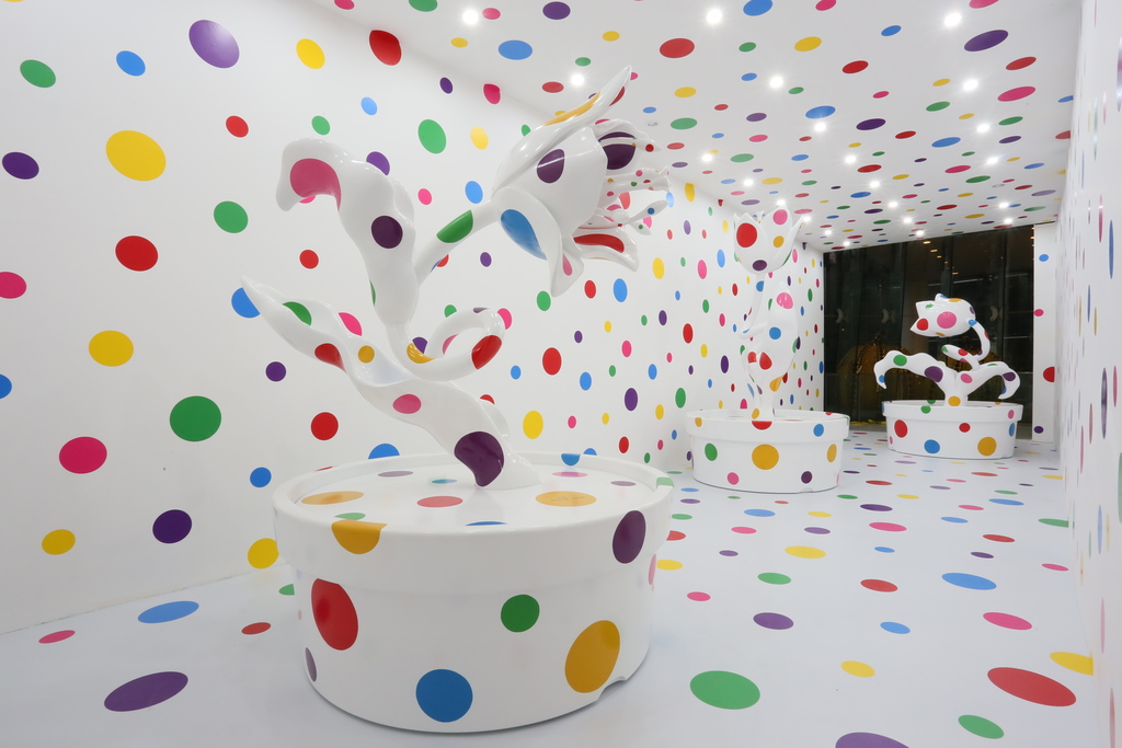 Yayoi Kusama
With All My Love for the Tulips, I Pray Forever, 2013-2014
fiberglass reinforced plastic, urethane paint and stickers, dimensions variable
Installed at Shanghai MoCA, 2013-2014
© YAYOI KUSAMA
Courtesy of Ota Fine Arts, Tokyo / Singapore / Shanghai
Yayoi Kusama
With All My Love for the Tulips, I Pray Forever, 2013-2014
fiberglass reinforced plastic, urethane paint and stickers, dimensions variable
Installed at Shanghai MoCA, 2013-2014
© YAYOI KUSAMA
Courtesy of Ota Fine Arts, Tokyo / Singapore / Shanghai