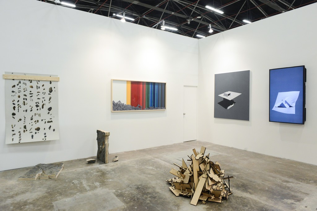 Left to right: Fredy Alzate (floor and left wall), Colectivo Maski (left wall and floor center), Alberto Lezaca (right wall) Left to right: Fredy Alzate (floor and left wall), Colectivo Maski (left wall and floor center), Alberto Lezaca (right wall)