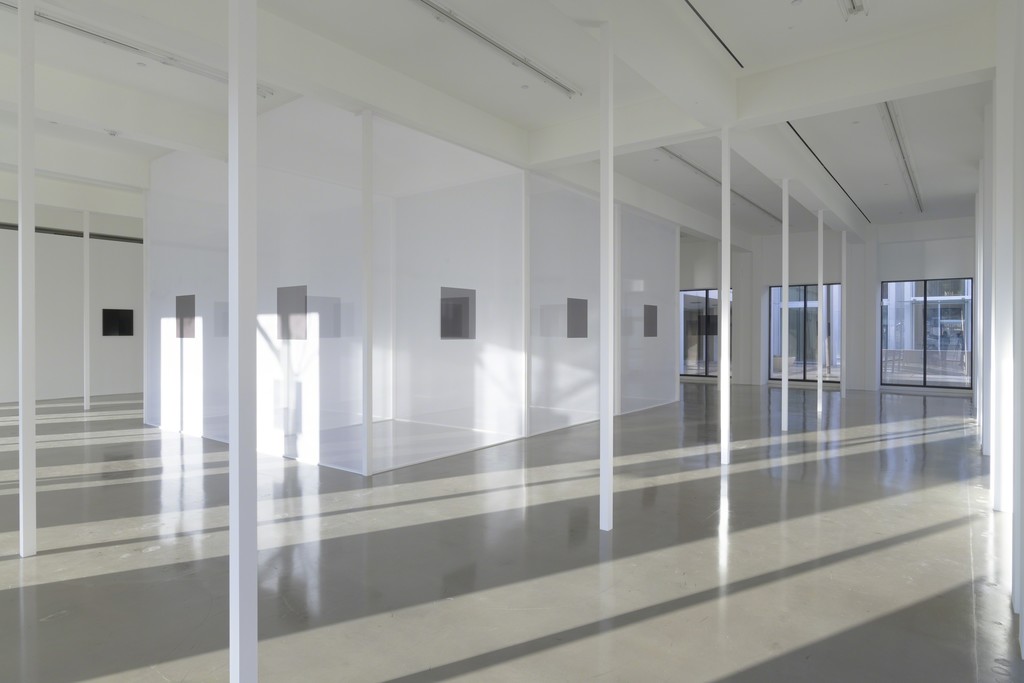 Robert Irwin, Installation view, Sprüth Magers, Los Angeles, January 23 - April 21, 2018; Courtesy the artist and Sprüth Magers; Photography by Robert Wedemeyer Robert Irwin, Installation view, Sprüth Magers, Los Angeles, January 23 - April 21, 2018; Courtesy the artist and Sprüth Magers; Photography by Robert Wedemeyer