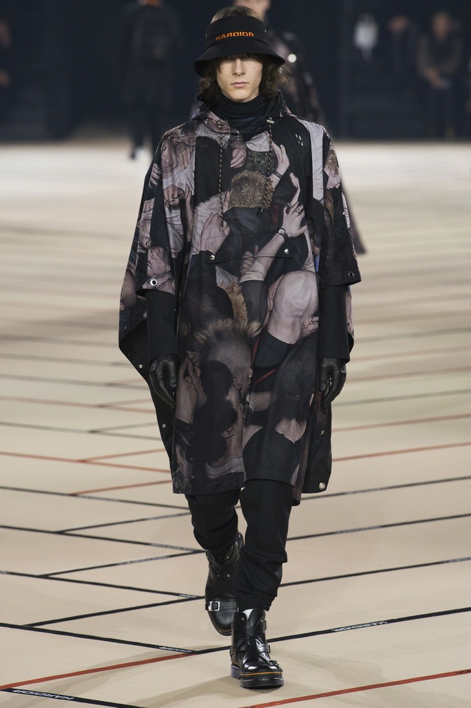 Dior Homme x Dan Witz Winter 2017/2018 Collection runway look. Dior Homme x Dan Witz Winter 2017/2018 Collection runway look.