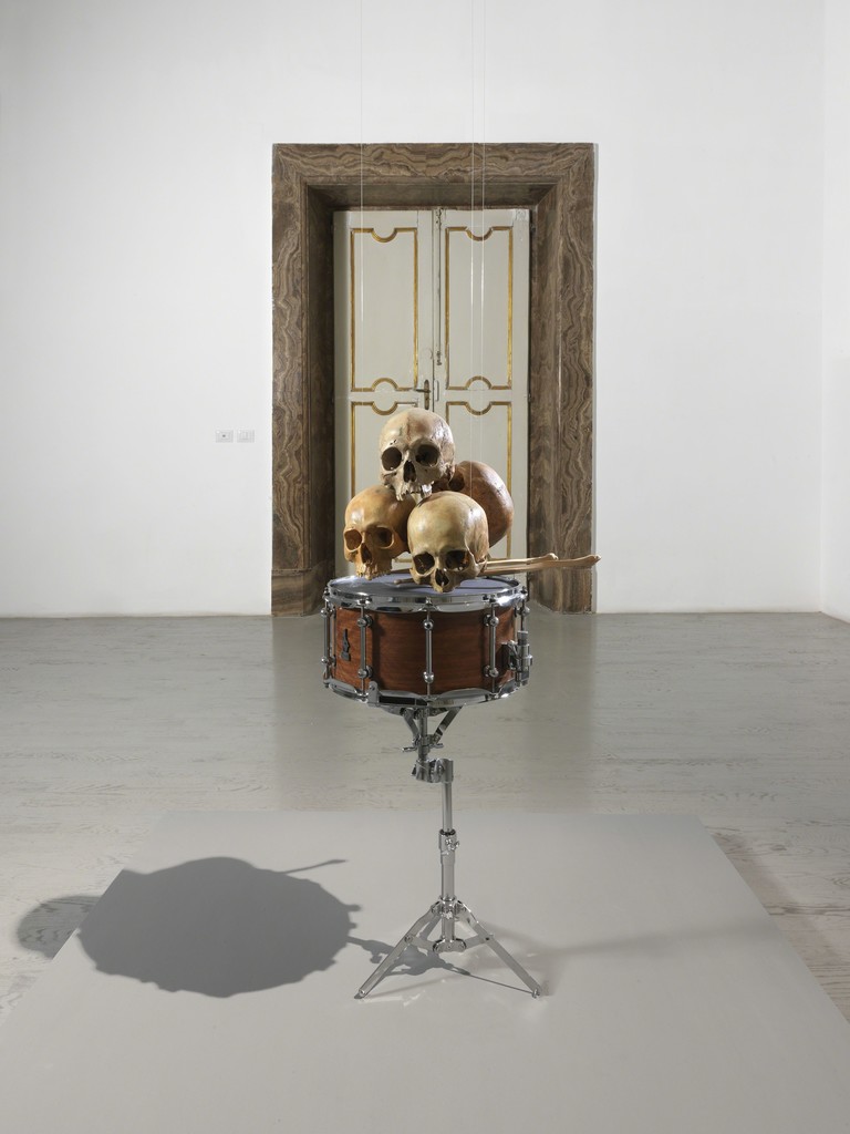 Anri Sala - partial view of the exhibition - December 2015 - Galleria Alfonso Artiaco, Napoli Anri Sala - partial view of the exhibition - December 2015 - Galleria Alfonso Artiaco, Napoli