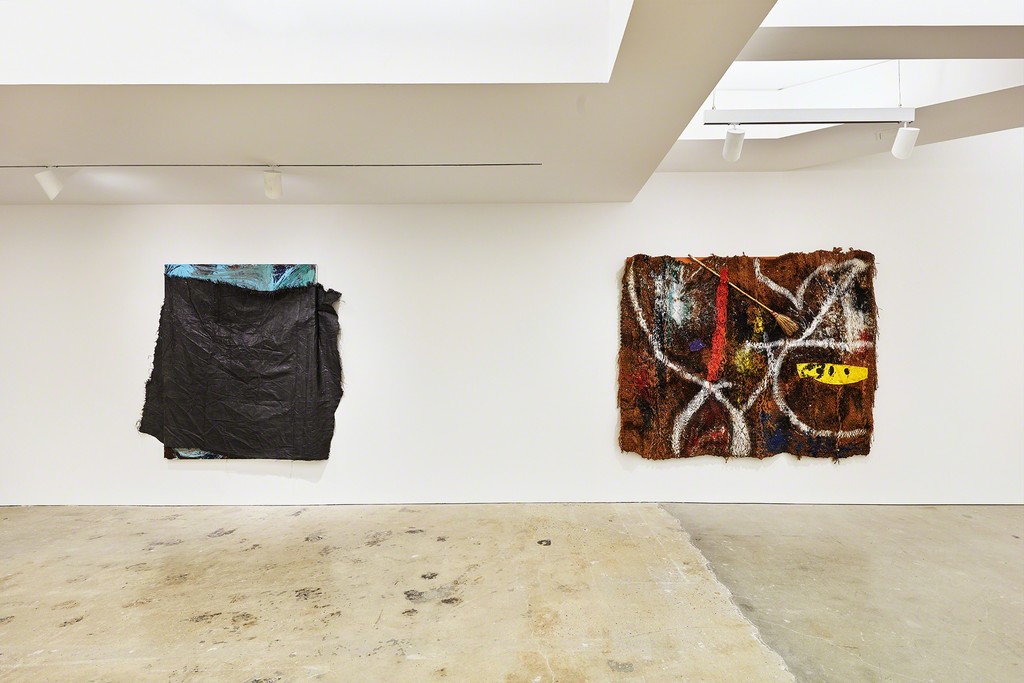 © 2018, Successió Miró/Artists Rights Society (ARS), New York
© David Hammons
Installation view, Nahmad Contemporary, Photographs by Tom Powel Imaging © 2018, Successió Miró/Artists Rights Society (ARS), New York
© David Hammons
Installation view, Nahmad Contemporary, Photographs by Tom Powel Imaging