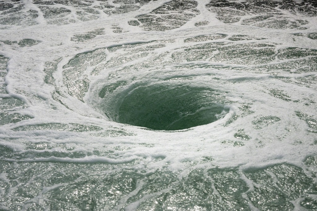 Anish Kapoor
Descension, 2014
Brooklyn Bridge Park, New York, 2017
Photo: James Ewing, Public Art Fund, NY
© Anish Kapoor, 2017
Anish Kapoor
Descension, 2014
Brooklyn Bridge Park, New York, 2017
Photo: James Ewing, Public Art Fund, NY
© Anish Kapoor, 2017