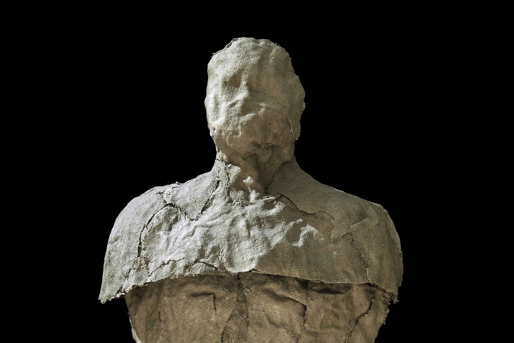 Magdalena Abakanowicz. Crowd and Individual, 2015
© Alessandra Chemollo, Courtesy Beck & Eggeling Magdalena Abakanowicz. Crowd and Individual, 2015
© Alessandra Chemollo, Courtesy Beck & Eggeling