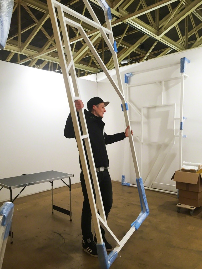 Mar von der Hocht is installing his 'Buttress', part of the artist's fair appearance. Mar von der Hocht is installing his 'Buttress', part of the artist's fair appearance.