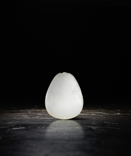 Unknown Chinese, ‘A white jade pebble-form pendant 白玉雕「花間蝶影」佩’, 1736-1795, Rasti Chinese Art