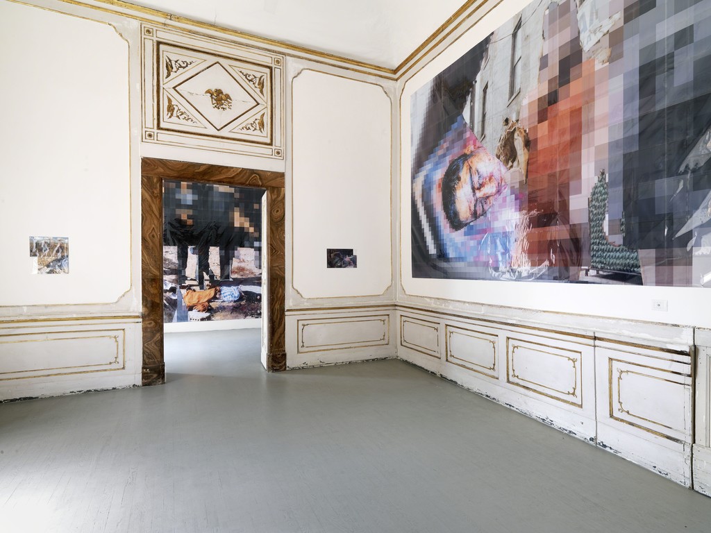 Thomas Hirschhorn - Behind Facelessness - Partial view of the exhibition - April 2017 - Galleria Alfonso Artiaco, Napoli
Thomas Hirschhorn - Behind Facelessness - Partial view of the exhibition - April 2017 - Galleria Alfonso Artiaco, Napoli
