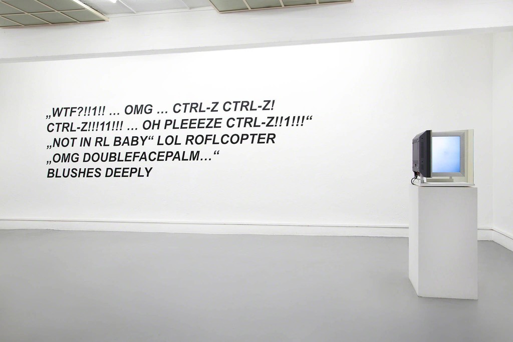 Florian Kuhlmann: 4Chan, Arial on whitewall, 2017
Kilian Kretschmer: Fingern, Videoinstallation, 2017 Florian Kuhlmann: 4Chan, Arial on whitewall, 2017
Kilian Kretschmer: Fingern, Videoinstallation, 2017