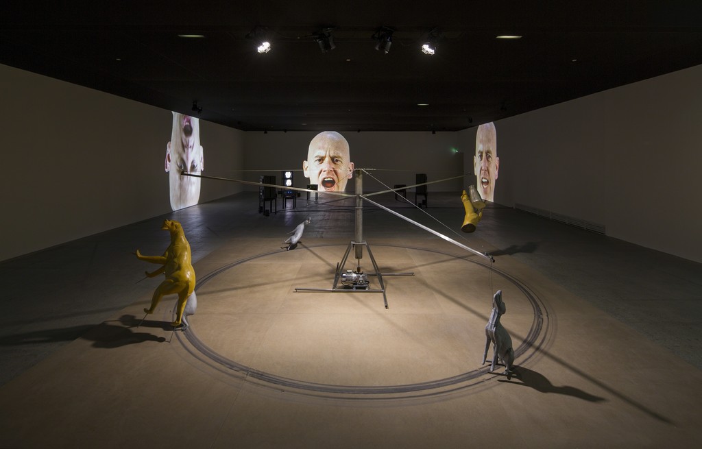 View of the exhibition Bruce Nauman, Fondation Cartier pour l’art contemporain, 2015. Visuel © Luc Boegly View of the exhibition Bruce Nauman, Fondation Cartier pour l’art contemporain, 2015. Visuel © Luc Boegly