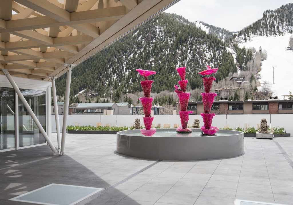 Installation view of "Lynda Benglis" at Aspen Art Museum, Aspen (2016) Installation view of "Lynda Benglis" at Aspen Art Museum, Aspen (2016)