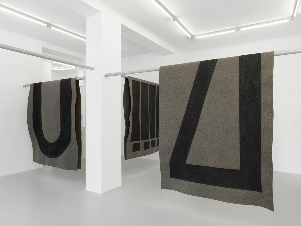 Emilie Ding, "Books of sleep", Galerie Xippas, Geneva, Switzerland, 2016. ©Annik Wetter Emilie Ding, "Books of sleep", Galerie Xippas, Geneva, Switzerland, 2016. ©Annik Wetter