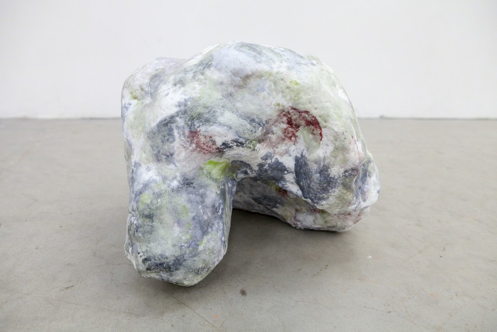Magdalena Gerber, "Wolkenstein #3", 2013, ceramic with porcelaine foam, unique copy | image: ©dasesszimmer Magdalena Gerber, "Wolkenstein #3", 2013, ceramic with porcelaine foam, unique copy | image: ©dasesszimmer