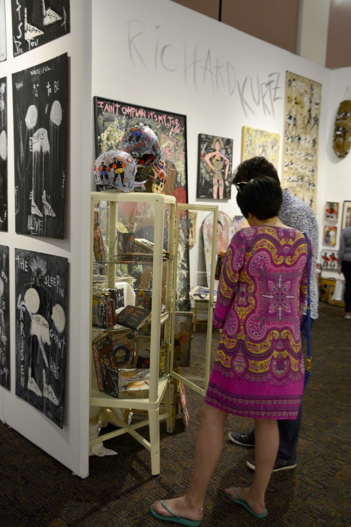 Looking at the artists books by Richard Kurtz • Art Palm Springs • Esperanza Projects • Art Palm Springs 2018 Looking at the artists books by Richard Kurtz • Art Palm Springs • Esperanza Projects • Art Palm Springs 2018