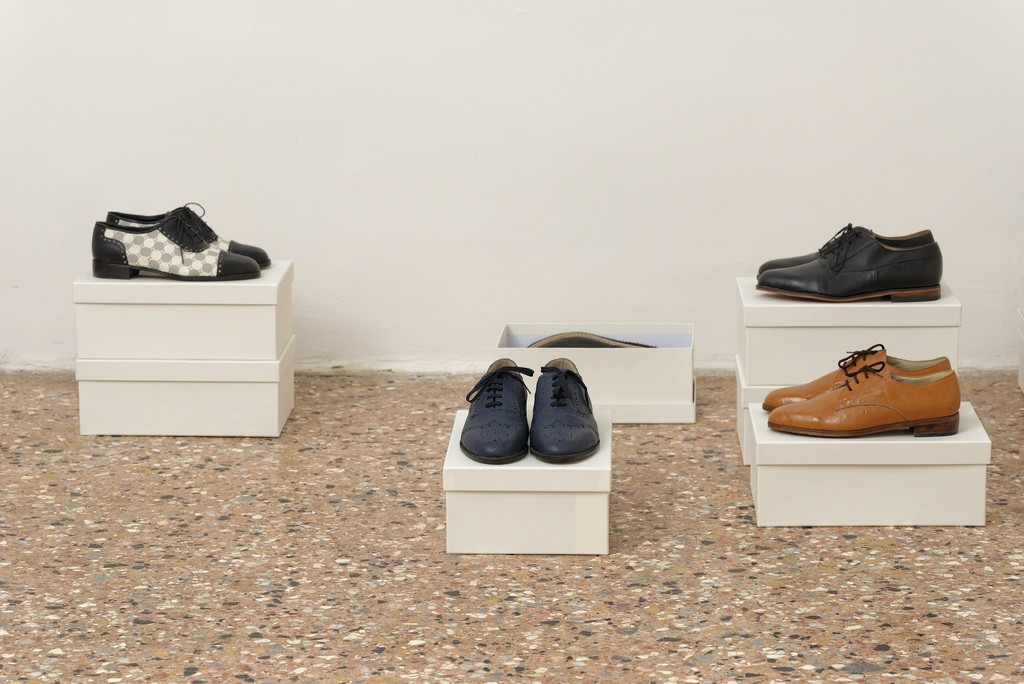 Christodoulos Panayiotou, Untitled, 2015, seven pairs of handmade leatherette
shoes and cardboard shoeboxes, dimensions variable. Photo by Aurelien Mole
Christodoulos Panayiotou, Untitled, 2015, seven pairs of handmade leatherette
shoes and cardboard shoeboxes, dimensions variable. Photo by Aurelien Mole