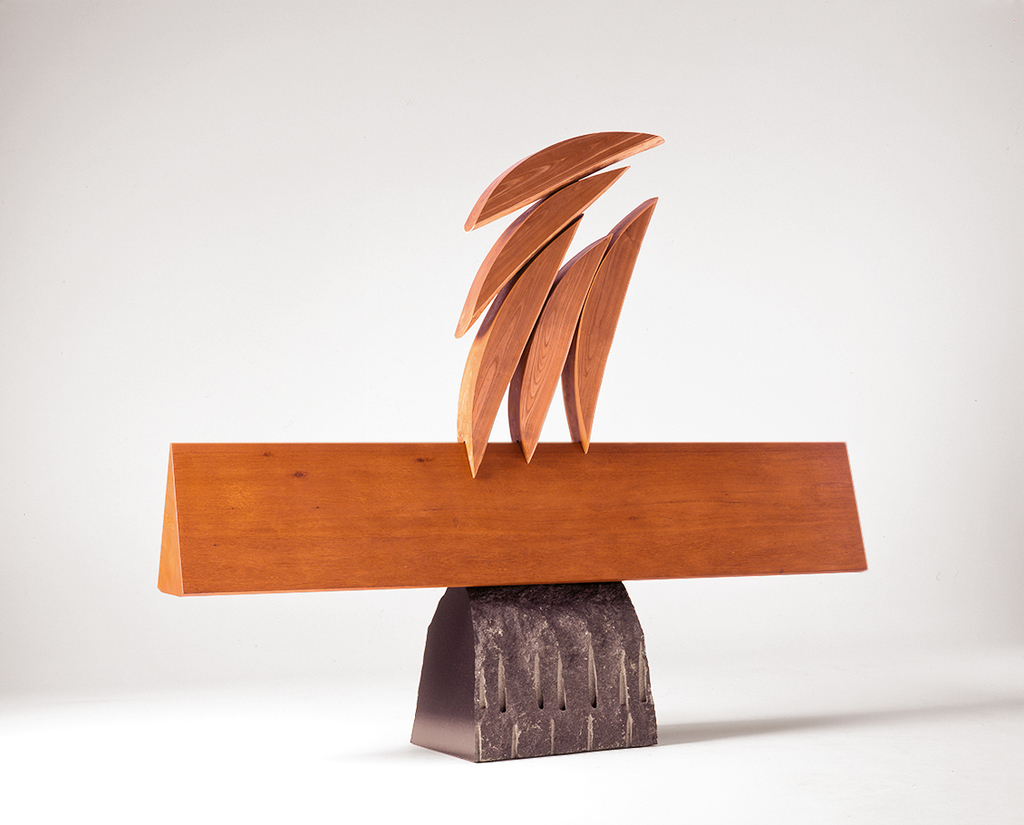 “A Cluster of Trees,” 1992, Teak, pagoda, black granite, 196×240×42cm, Shimane Art Museum, ©Sumikawa Kiichi “A Cluster of Trees,” 1992, Teak, pagoda, black granite, 196×240×42cm, Shimane Art Museum, ©Sumikawa Kiichi