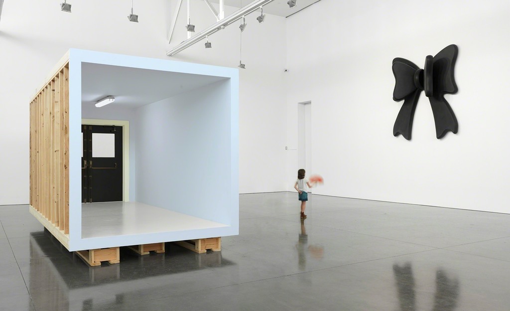 © Robert Therrien. Photo by Rob McKeever. Courtesy Gagosian. © Robert Therrien. Photo by Rob McKeever. Courtesy Gagosian.