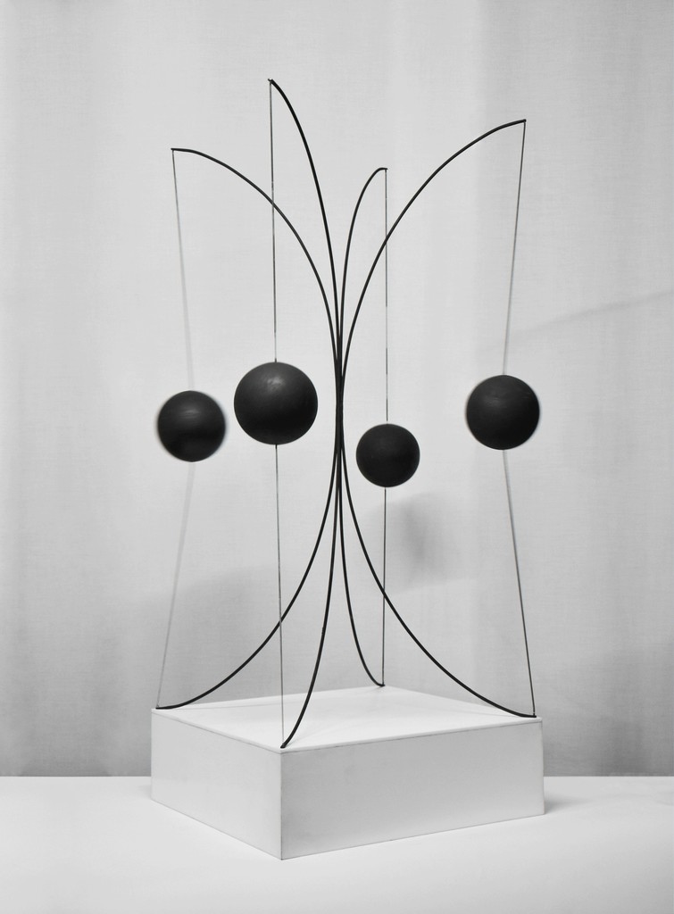 Francisco Sobrino
Sphères pulsations, 1970
Boules noires en liège sur resorts / Black cork balls on springs
H 91 x 38 x 38 cm / H 31.8 x 15 x 15 in
© Sobrino, Courtesy Galerie Mitterrand
Francisco Sobrino
Sphères pulsations, 1970
Boules noires en liège sur resorts / Black cork balls on springs
H 91 x 38 x 38 cm / H 31.8 x 15 x 15 in
© Sobrino, Courtesy Galerie Mitterrand
