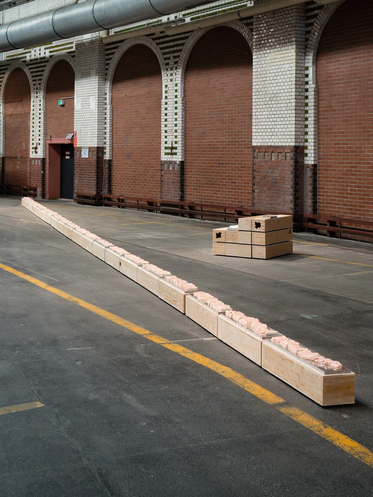 Installation view Gedankengang (am Laufenden Meter)
ceramic, wood , acoustic foam
30000x26x28 cm, 2014 Installation view Gedankengang (am Laufenden Meter)
ceramic, wood , acoustic foam
30000x26x28 cm, 2014