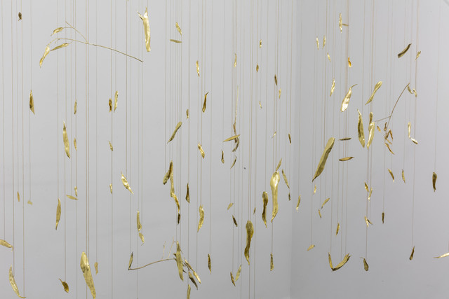 Laura Vinci, ‘Loose Leaves’, 2018, Installation, Gold-plated brass, Galeria Nara Roesler