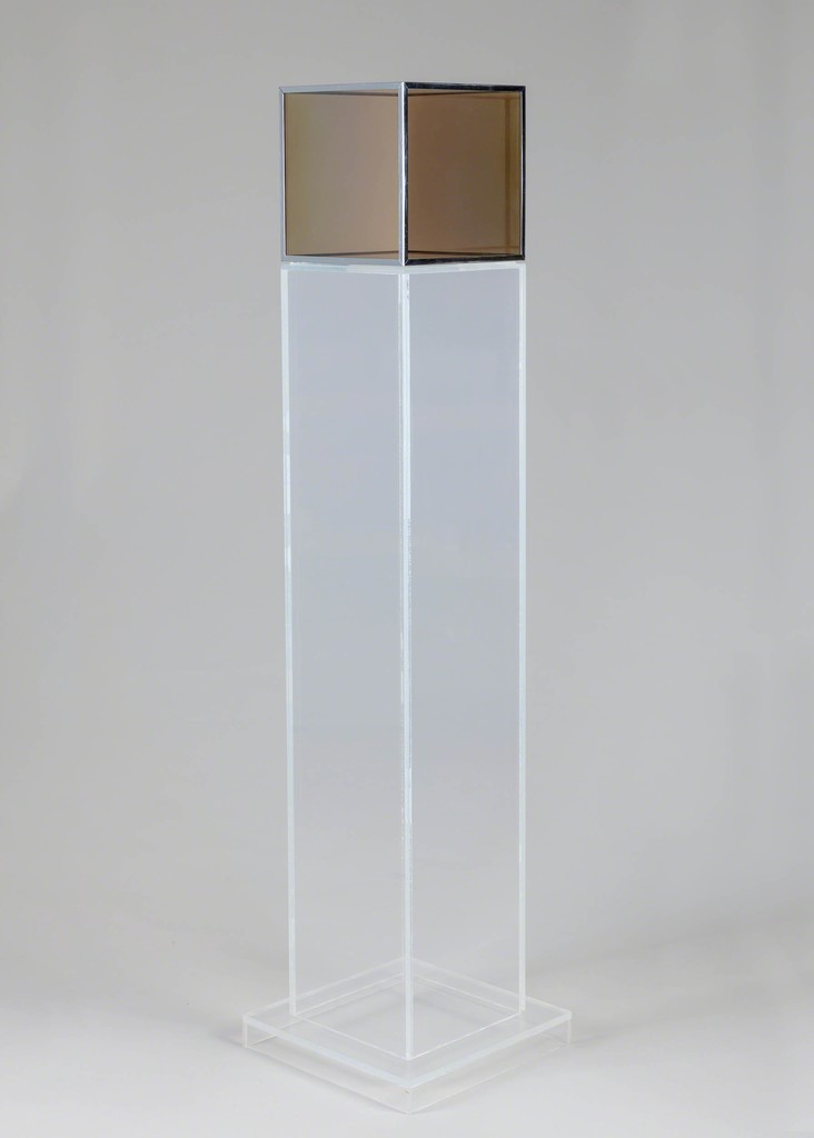 Larry Bell, Untitled 1966. Glass, vaporized gold, black chrome. Courtesy Hall Collection. Photo: Silvia Ros. Larry Bell, Untitled 1966. Glass, vaporized gold, black chrome. Courtesy Hall Collection. Photo: Silvia Ros.