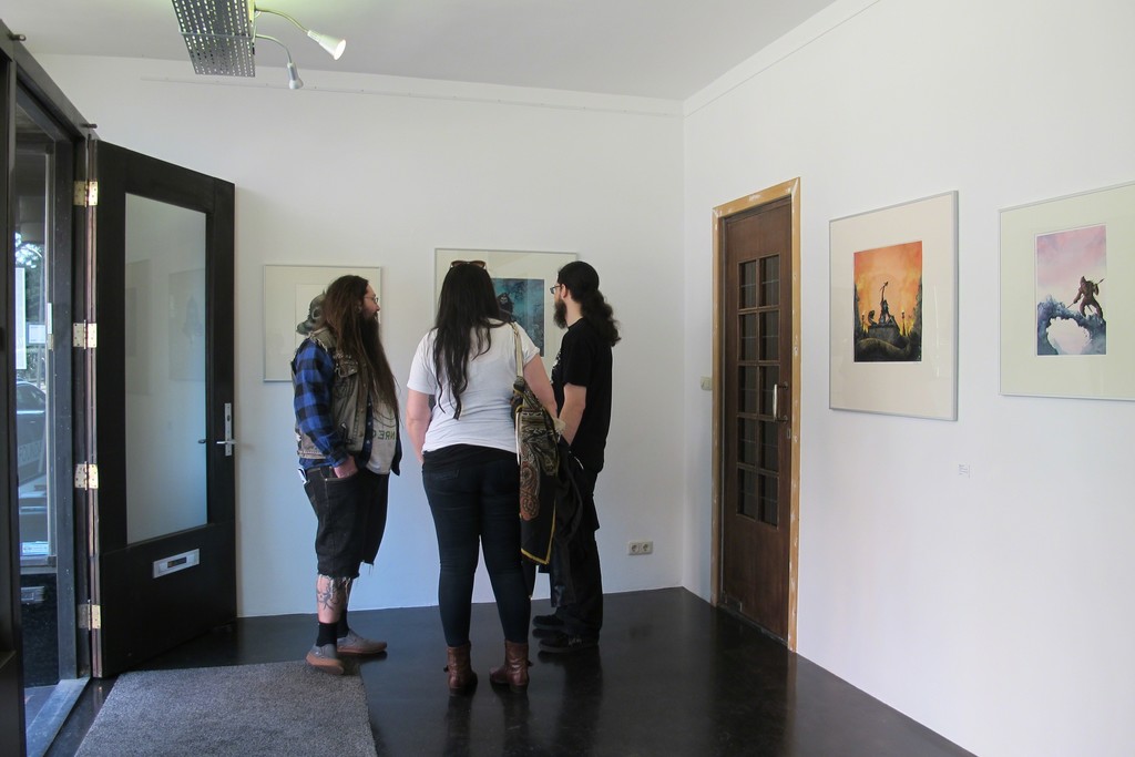 Installation overview with visitors during Roadburn Festival for the solo exhibition 'Brilliant Shadows' by Arik Roper. Installation overview with visitors during Roadburn Festival for the solo exhibition 'Brilliant Shadows' by Arik Roper.