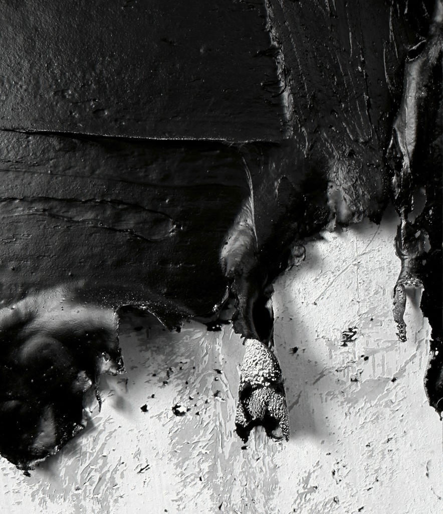 Wall Run, 2016
Wooden construction, PVA glue,
tar, plywood, Photo: Irit Tamari Wall Run, 2016
Wooden construction, PVA glue,
tar, plywood, Photo: Irit Tamari