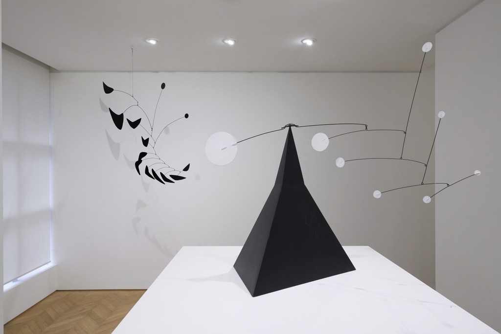 Installation view, “Alexander Calder,” Pace Gallery, Hong Kong, 2016. Installation view, “Alexander Calder,” Pace Gallery, Hong Kong, 2016.