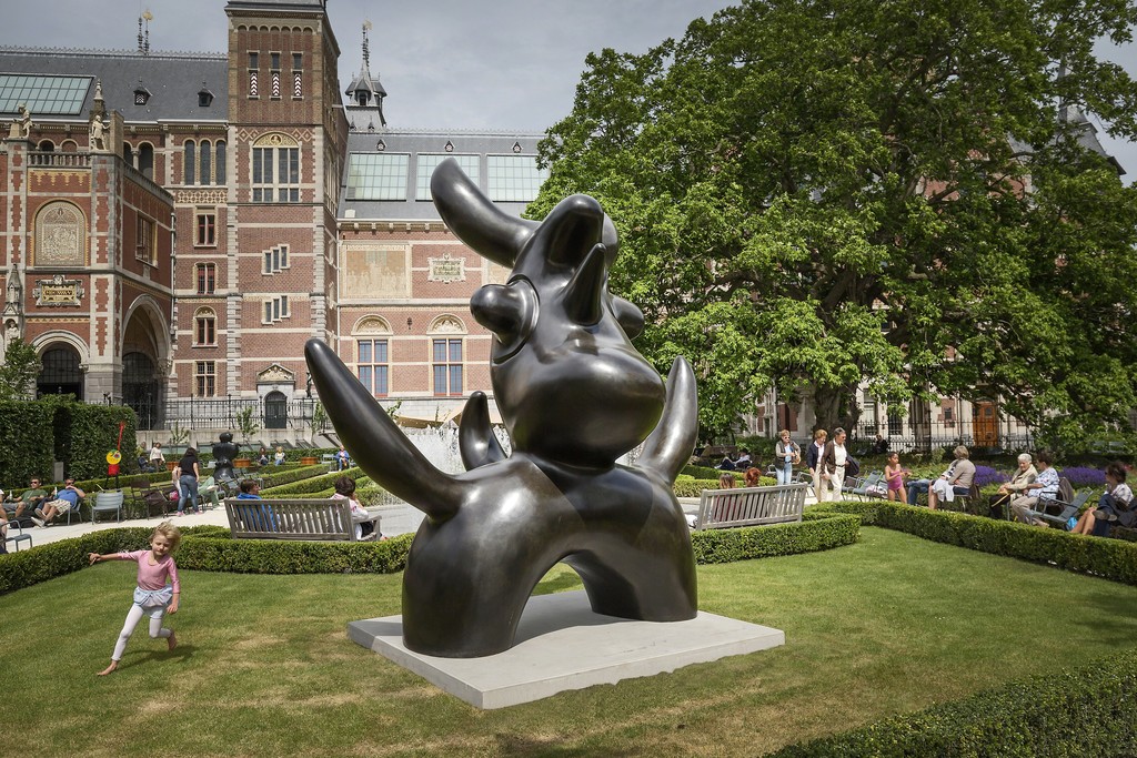 Installation view of "Miró in the Rijksmuseum Gardens" at Rijksmuseum, Amsterdam (2015) Installation view of "Miró in the Rijksmuseum Gardens" at Rijksmuseum, Amsterdam (2015)