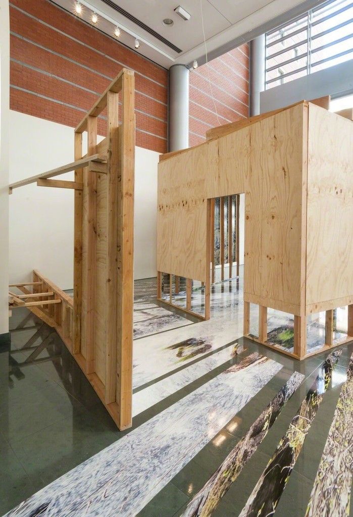 Chris Engman’s Containment (2018) is a site-specific installation created as a part of FotoFocus Biennial 2018 exhibition Chris Engman: Prospect and Refuge at Alice F. and Harris K. Weston Art Gallery.
Photos by Tony Walsh Chris Engman’s Containment (2018) is a site-specific installation created as a part of FotoFocus Biennial 2018 exhibition Chris Engman: Prospect and Refuge at Alice F. and Harris K. Weston Art Gallery.
Photos by Tony Walsh