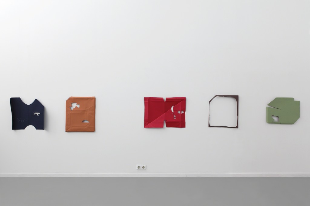 Installation overview - studio shot -
boogje boogje lijn lijn kleur vlak punt.
October 10, 2015 - November 15, 2015. Paper collage-decoupage. Installation overview - studio shot -
boogje boogje lijn lijn kleur vlak punt.
October 10, 2015 - November 15, 2015. Paper collage-decoupage.