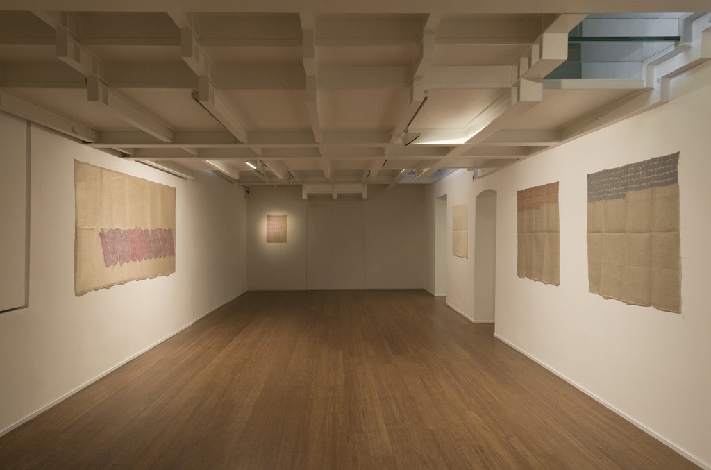 Giorgio Griffa : Esonerare il Mondo , To relieve the world– ABC-ARTE Contemporary art Gallery – 2015
Obliquo 1977, 119 x 235 cm - 46 7/8 x 92 1/2 in, acrylic on juta
Due colori 1975, 68 x 50 cm - 26 3/4 x 19 3/4 in, acrylic on juta
Obliquo 1978, 90 x 97 cm - 35 3/8 x 38 1/4 in, acrylic on cotton
Segni orizzontali 1974, 100 x 100 cm - 39 3/8 x 39 3/8 in, acrylic on juta
www.abc-arte.com Giorgio Griffa : Esonerare il Mondo , To relieve the world– ABC-ARTE Contemporary art Gallery – 2015
Obliquo 1977, 119 x 235 cm - 46 7/8 x 92 1/2 in, acrylic on juta
Due colori 1975, 68 x 50 cm - 26 3/4 x 19 3/4 in, acrylic on juta
Obliquo 1978, 90 x 97 cm - 35 3/8 x 38 1/4 in, acrylic on cotton
Segni orizzontali 1974, 100 x 100 cm - 39 3/8 x 39 3/8 in, acrylic on juta
www.abc-arte.com